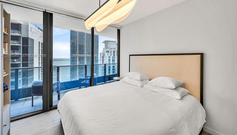 1000 Brickell Plz