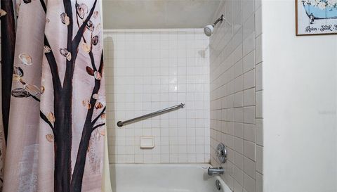 7210 N MANHATTAN AVENUE