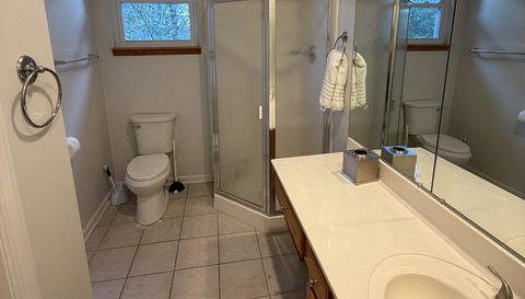 1395 Lakeview Dr