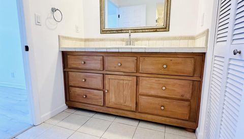 9 Royal Palm Way 4020