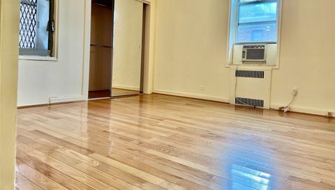 76-15 35th Ave