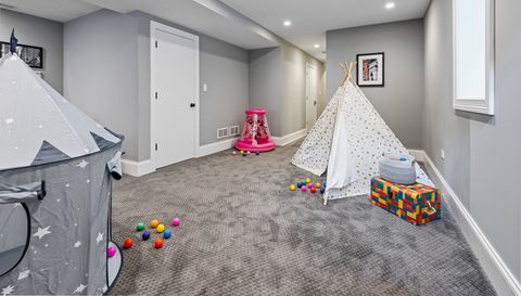 2712 W Sunnyside Avenue