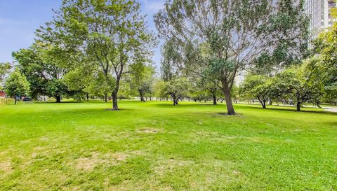 5733 N Sheridan Road