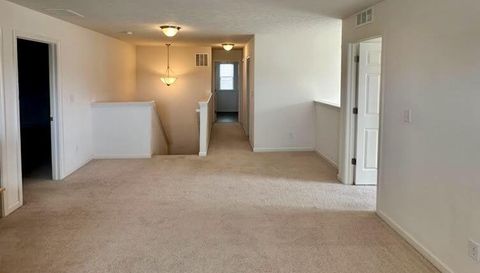 1935 Lakecrest Dr