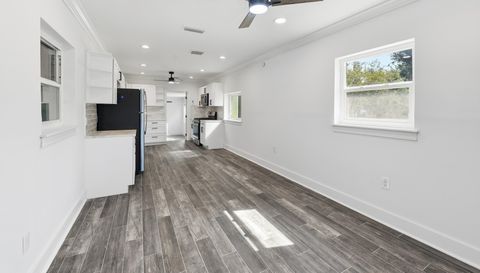 8301 Riverside Dr NE