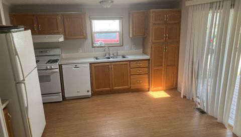 415 Crimson King Cir