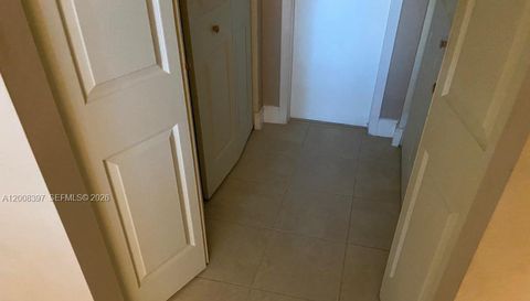 9943 Nob Hill Pl