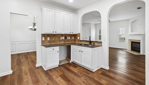 2319 Sawgrass Dr