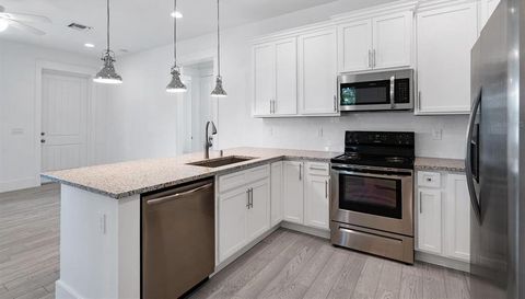 667 SW CLEVELAND AVENUE