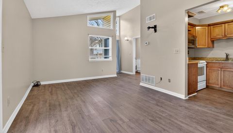 1464 A NE PINE LOG RD