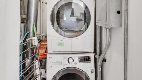 1214 W Webster Avenue