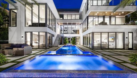 440 Mola Ave