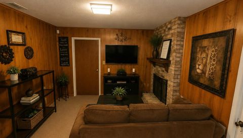 963 Cloverdale Dr