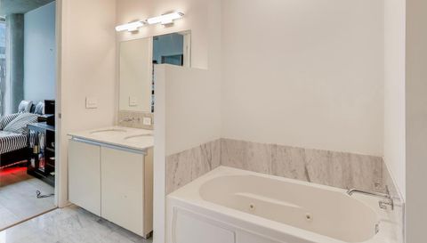 600 N Fairbanks Court