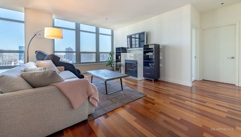 1600 S Prairie Avenue