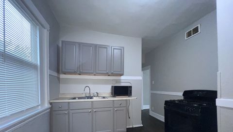 2707 E 78th Street