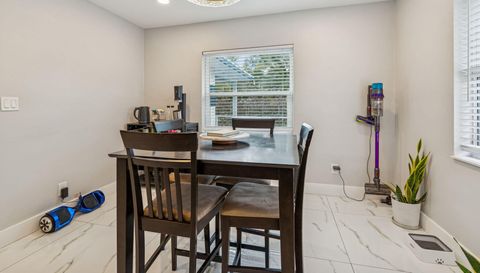 1102 E River Cove St