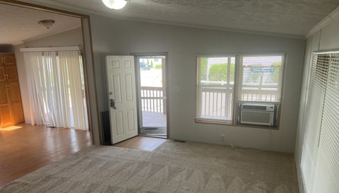 415 Crimson King Cir