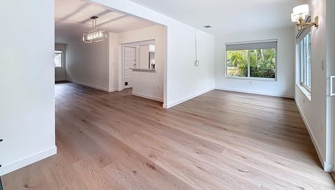 323 Velarde Ave