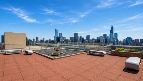 500 W SUPERIOR Street