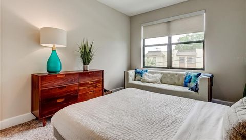 204 N MANHATTAN AVENUE