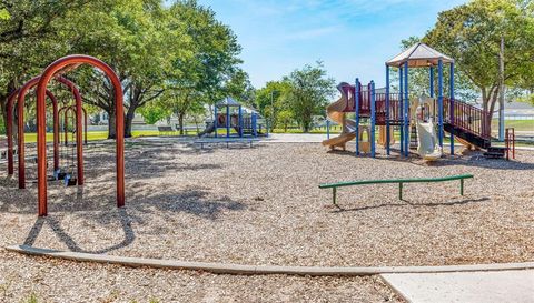 3006 SPRAWLING OAKS PLACE
