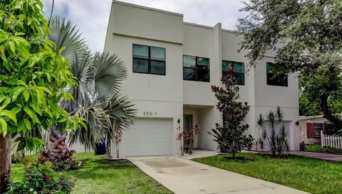 204 N MANHATTAN AVENUE