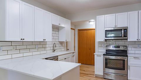 1122 Crystal Place W