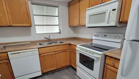 7610 SW 82nd St #J207