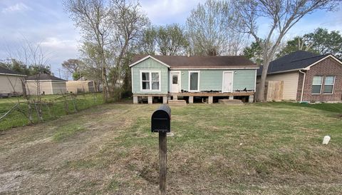 4605 Dakota St