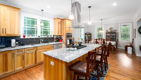 698 Maple Springs Ln