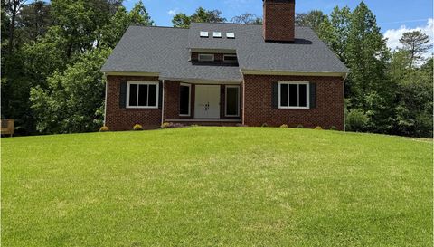 2528 Treetop Ln