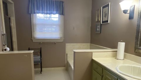 3806 Claridge Road North