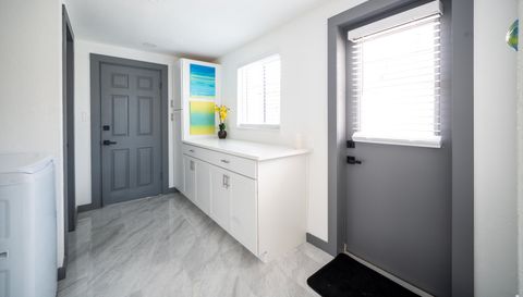 166 Bayside Dr