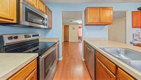 1815 Pointed Leaf Ln