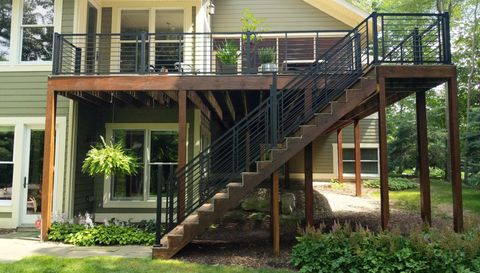 4209 N Oak Pointe Ct NE