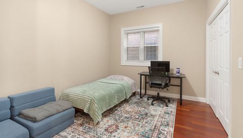 2222 W BELMONT Avenue