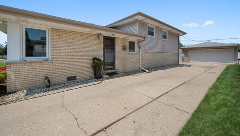 8426 W Betty Terrace