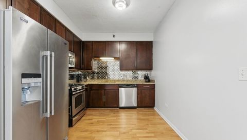 1134 W Granville Avenue