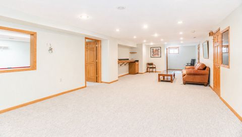 1368 Hunter Circle