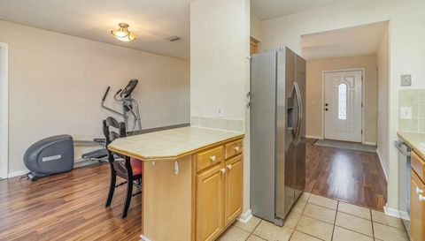 1399 Helliwell St NW