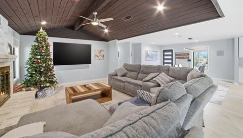 1609 Mesquite LN