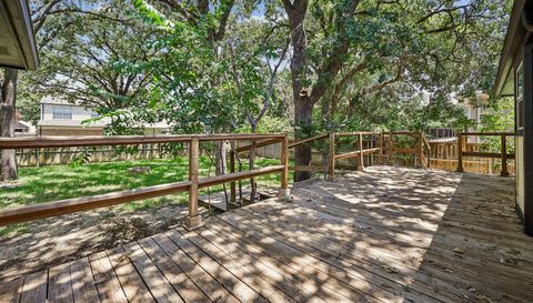 6833 Parkwood Dr