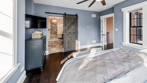 2712 W Sunnyside Avenue