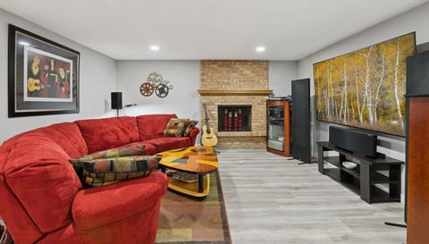 5833 Creek Valley Rd