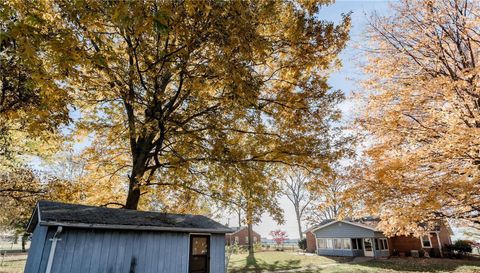 913 E Chain Of Rocks Road