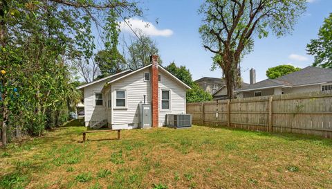 1911 Pickens St