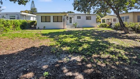 15694 NE 10th Ct