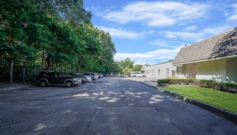 887 Old Country Rd