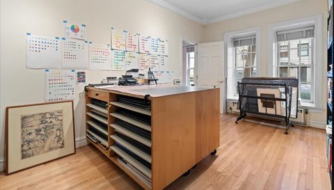 230 E Delaware Place